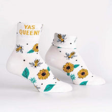Load image into Gallery viewer, TURN CUFF CREW- YAS QUEEN