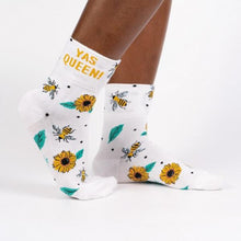 Load image into Gallery viewer, TURN CUFF CREW- YAS QUEEN